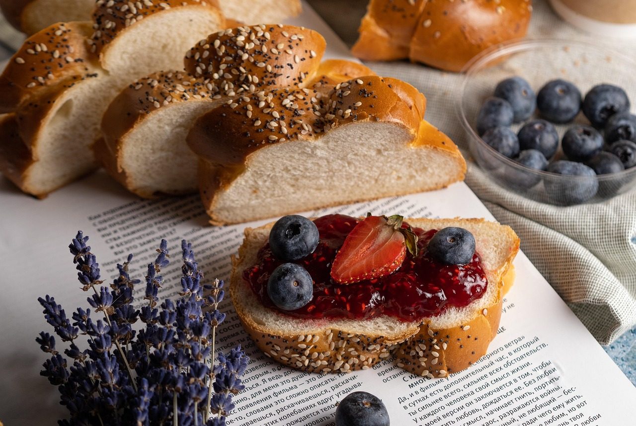 breakfast, bread, strawberry jam, berries, jelly, jam, fruits, loaf, healthy breakfast